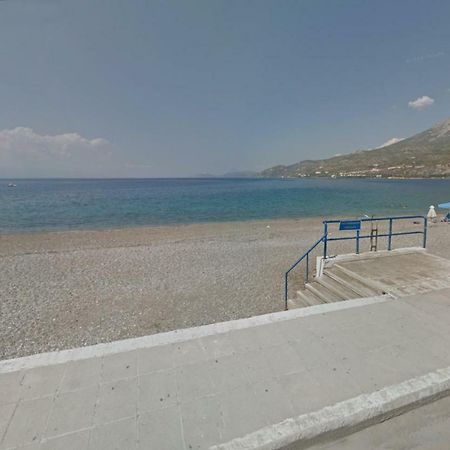 Loutraki Μοναδικής Θέσης Διαμέρισμα Στη Θάλασσα Exterior photo